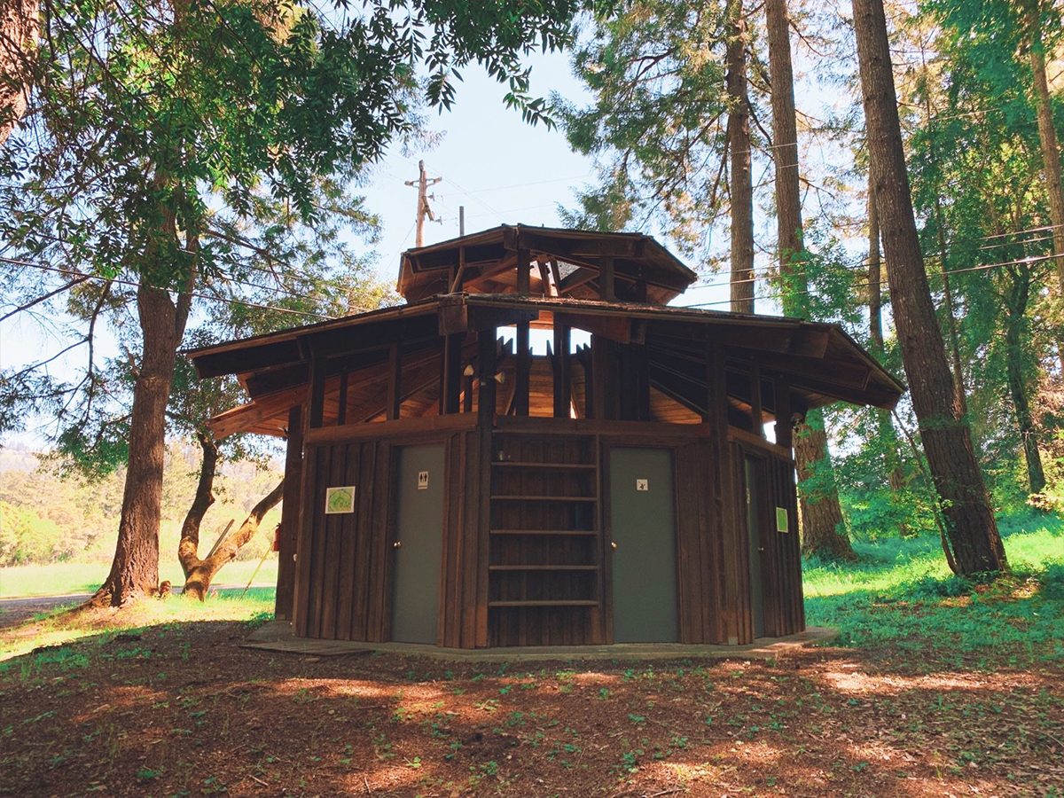 Architectural pagoda with 4 bathrooms
